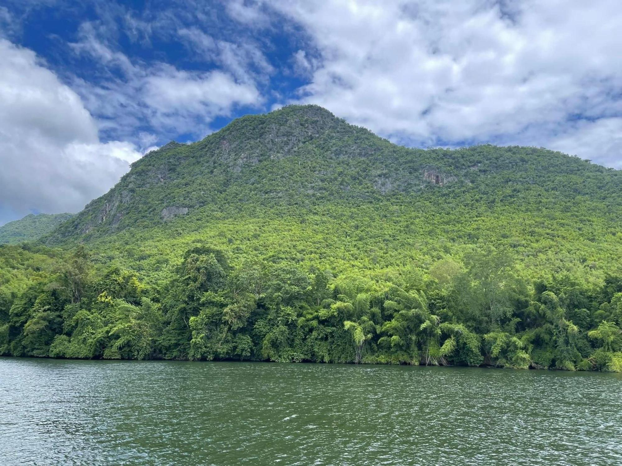 Paenaifun Resort Kanchanaburi Buitenkant foto